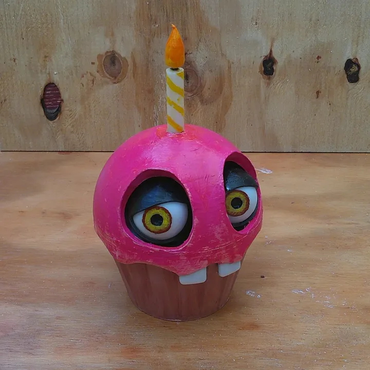 Render promocional de Mr. Cupcake, una caja con forma del cupcake de Toy Chica de FNAF